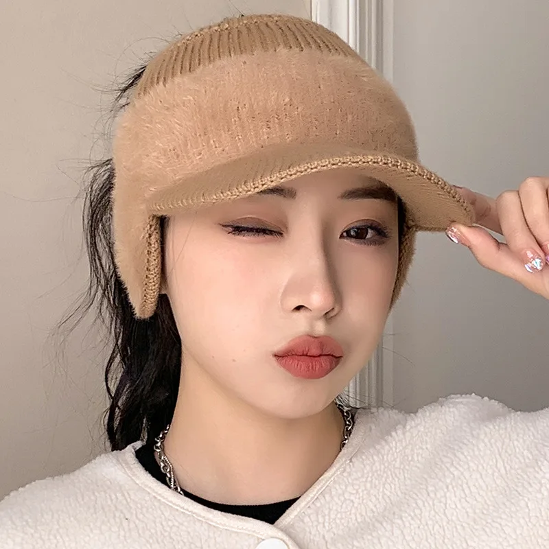 Рисунок 3 - Модные осенне-зимние утепленные шапки для женщин