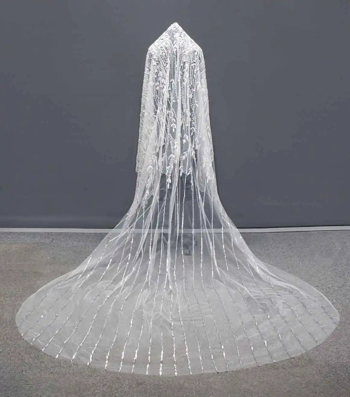 Bridal Veil Luxury Elegant Wedding Veils One Layer Tulle Appliques Lace Tulle Sequins Bridal Veil Cut Edge Customized Length Veils