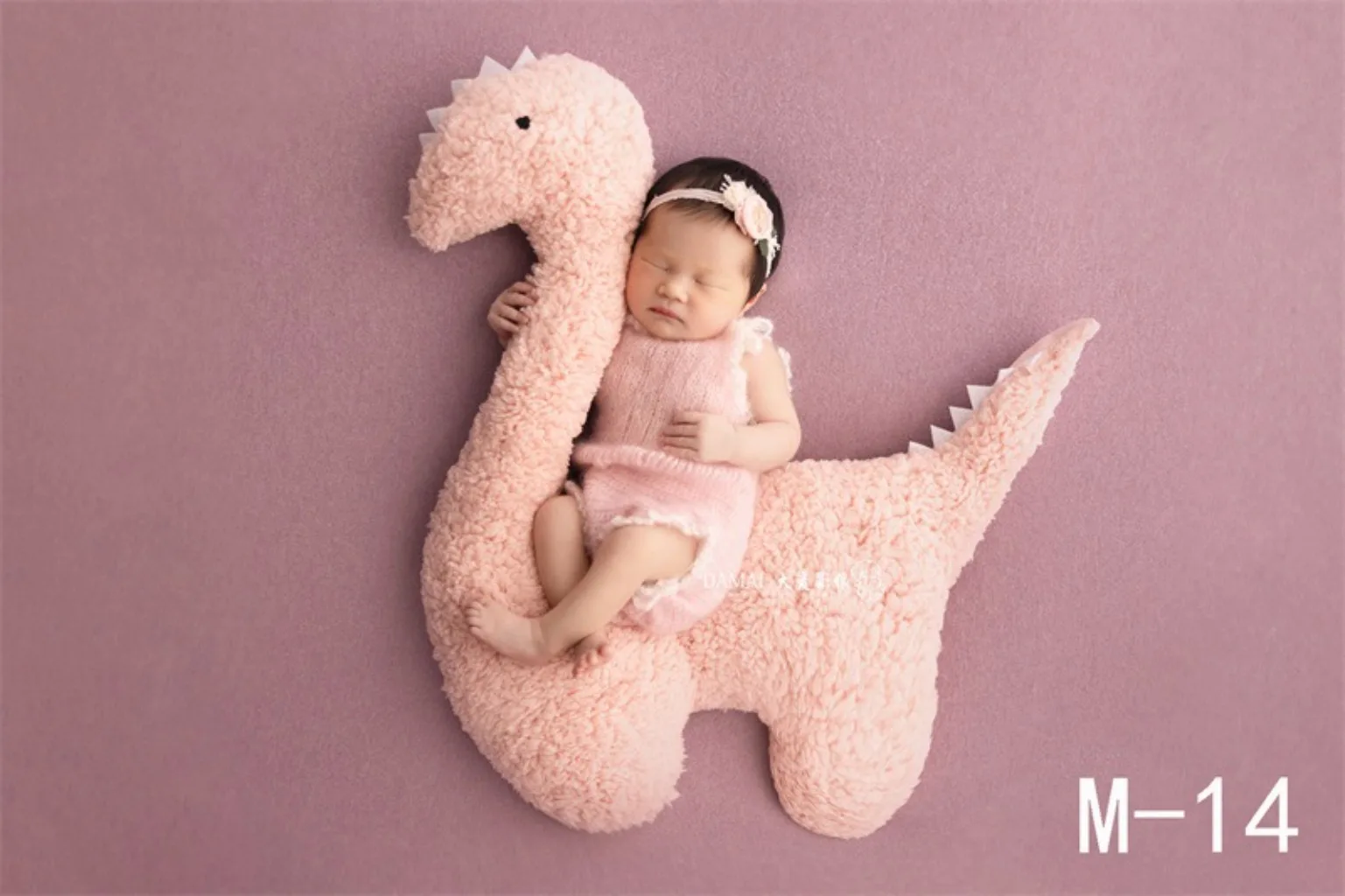 Рисунок 3 - Реквизит для фотосъемки новорожденных