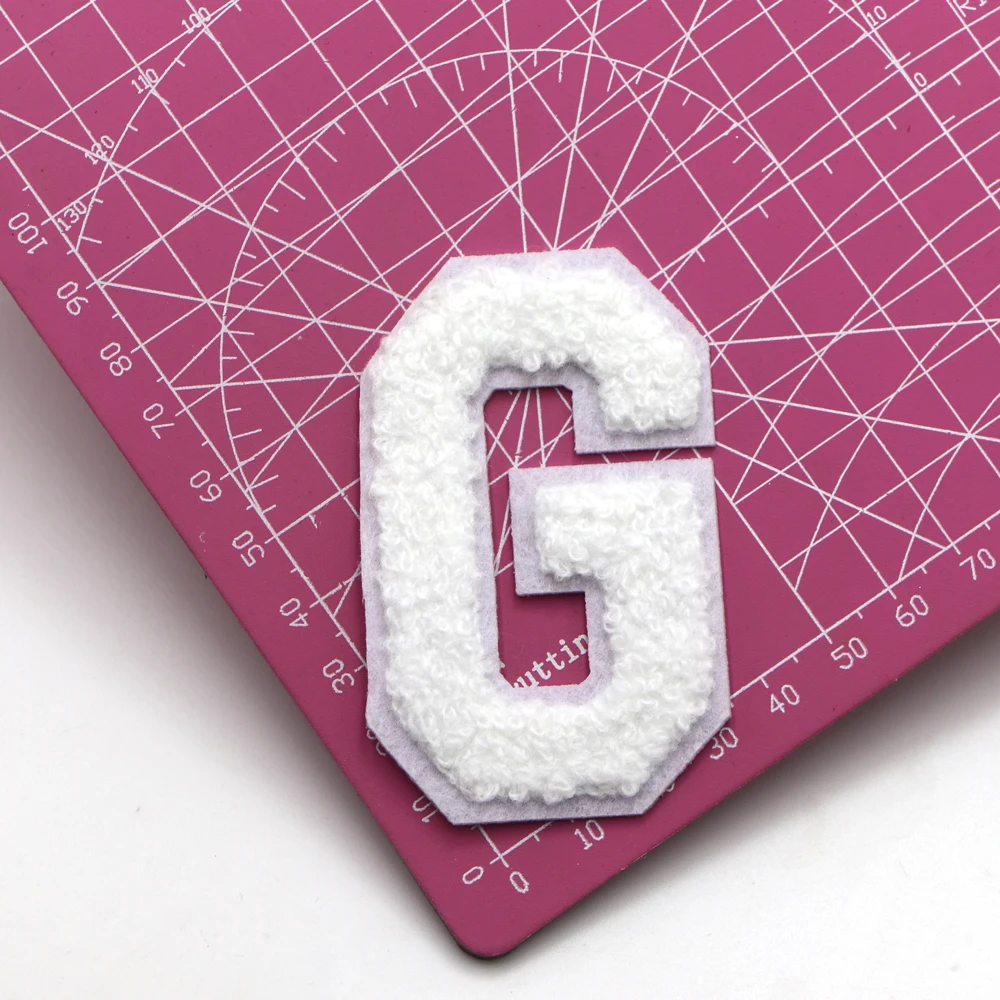 1PC weiße Chenille-Buchstaben-Aufnäher zum Aufbügeln, Chenille-Aufnäher, A-Z-Aufnäher, bestickter Aufnäher, Aufnäher für Kleidungsname – Detail 9