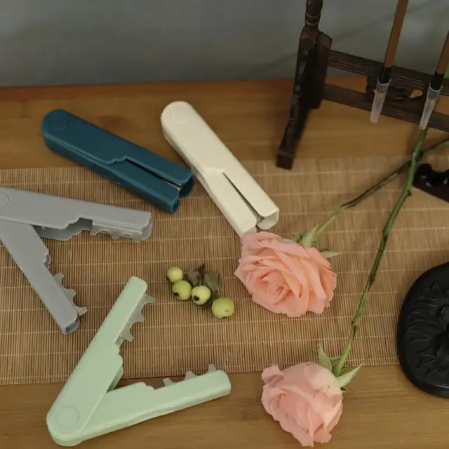 Rose Thorn Sztriptíz Auto Csat Ujjhorony Hordozható Virág Szár Levélpisztolék Eltávolító Fogók Kertészeti Kellékek - Image 2