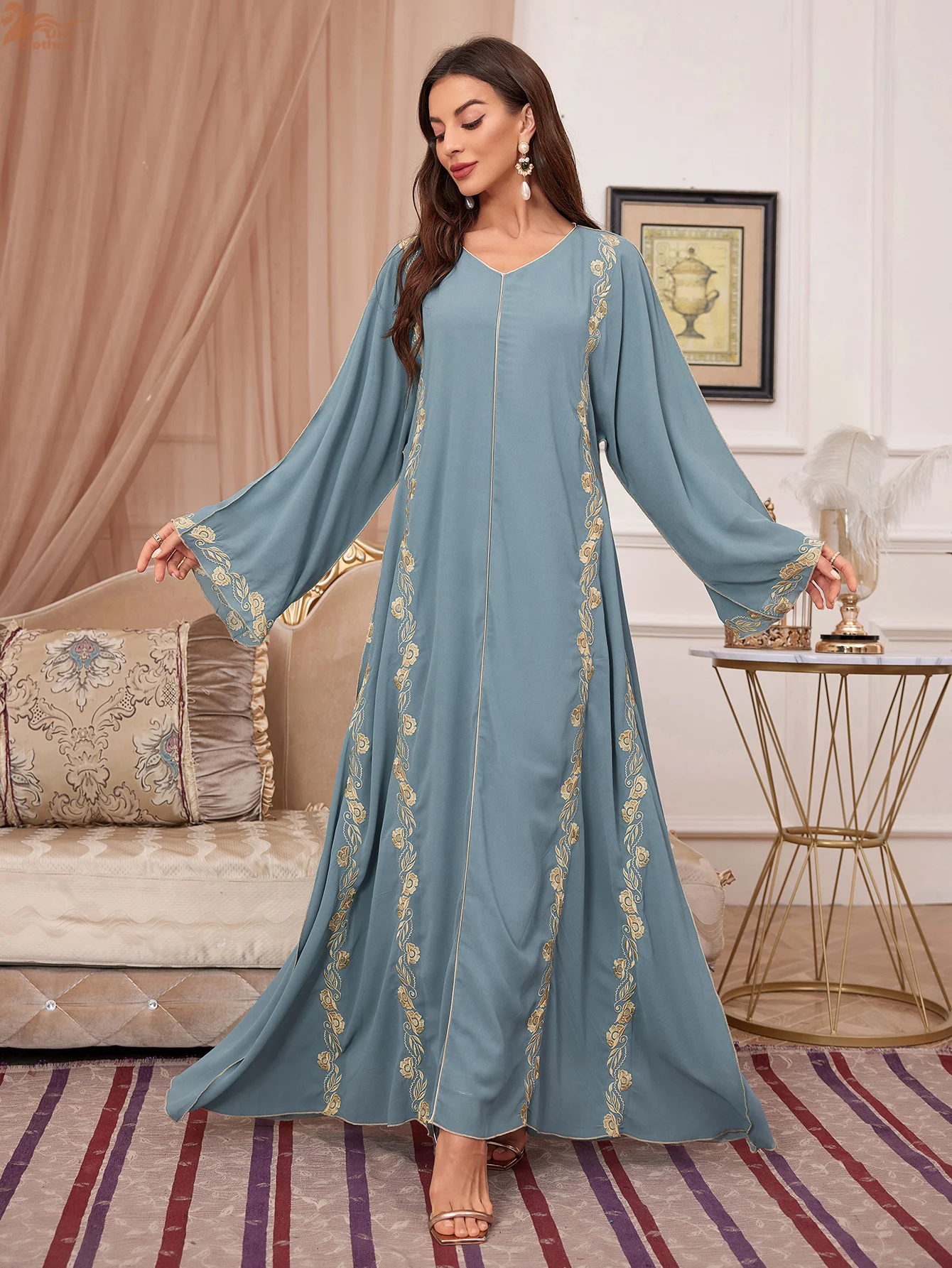 جلابية أزرق رمادي بتطريز ذهبي جانبي