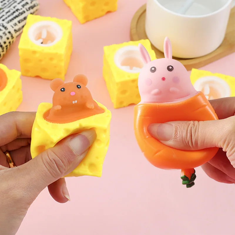 

Adorable Mouse Cup for Children's Entertainment and Decompression