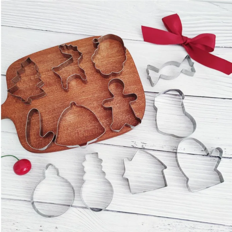 

12PC Christmas Cookie Mould Gingerbread Man/Tree/Snowflake Sainless Steel Biscuit Cutters for Christmas DIY Baking Supplies