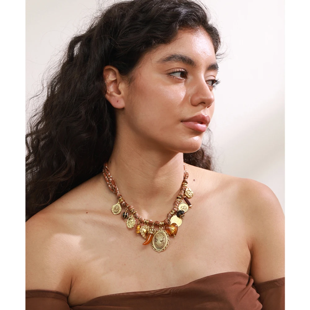 Yhpup Resin Heart Necklace
