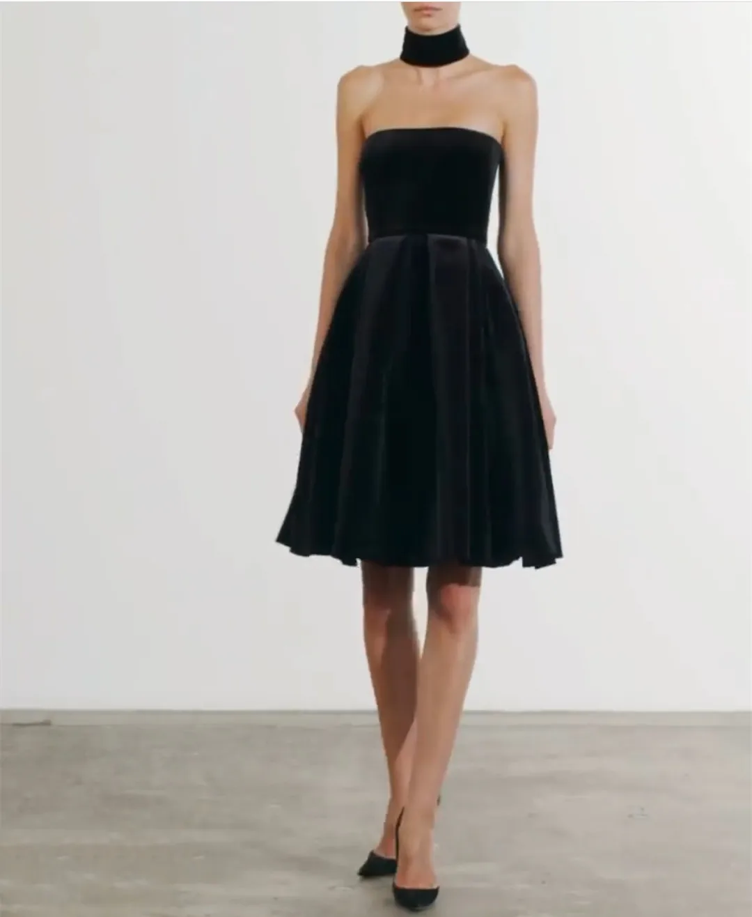 

Elegant Short Black Velvet High Neck Evening Dresses With Pockets A-Line Knee Length فساتين السهرة Prom Gowns for Women