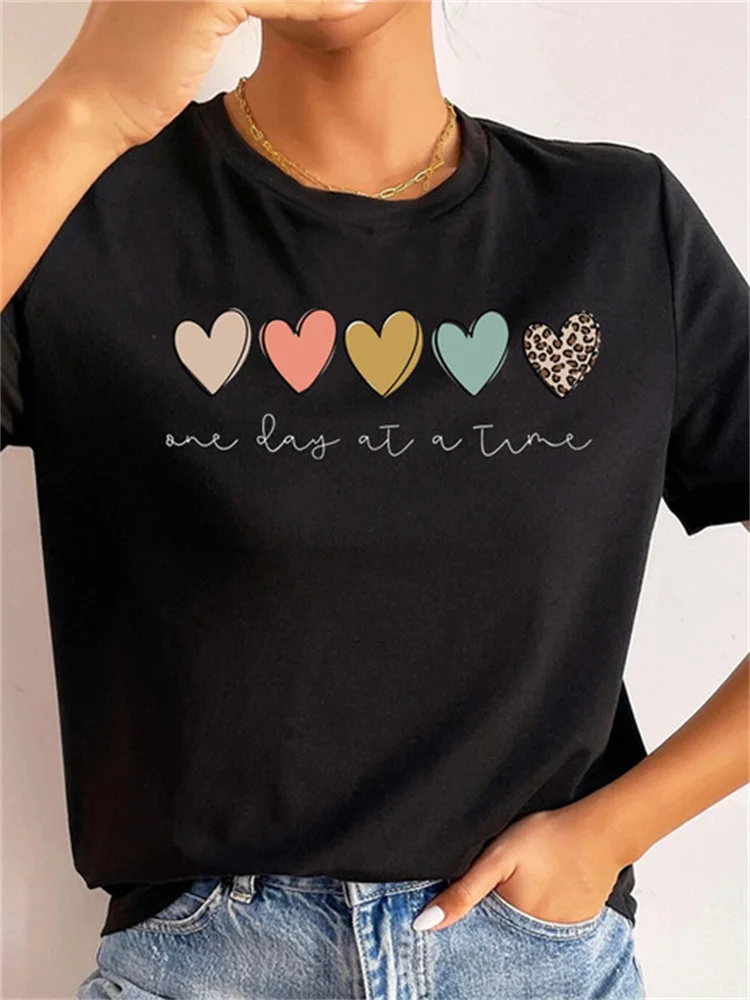 

Fashion Women Black T Shirt New Love Heart Print Female Tops Tees Harajuku Cute 90s Woman Short Sleeve T-shirts Streetwear