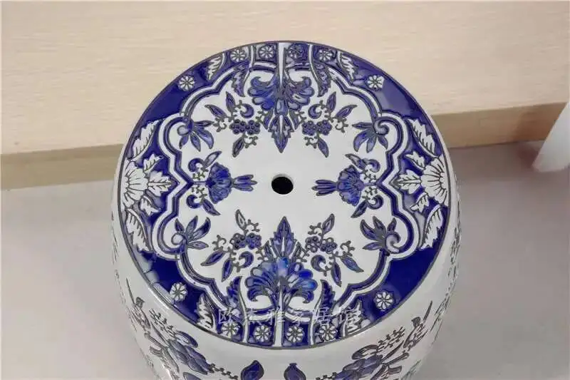 White Porcelain and Drawn Blue Shoe Hand Changing Stool Ceramic Drum Bathroom Neoclassical Imitation Sitting Stool Low Round