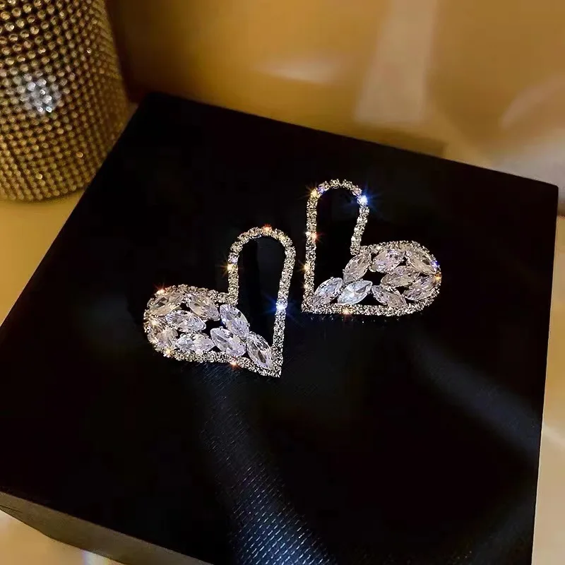 2023 New Fashion Trend Unique Design Elegant Exquisite Light Luxury Love Earrings For Women Jewelry Wedding Party Premium Gift