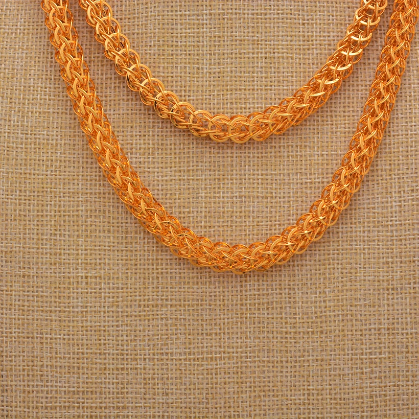 طقم مجوهرات للنساء مطلي بالذهب مع قلادة وقلادة مجو...