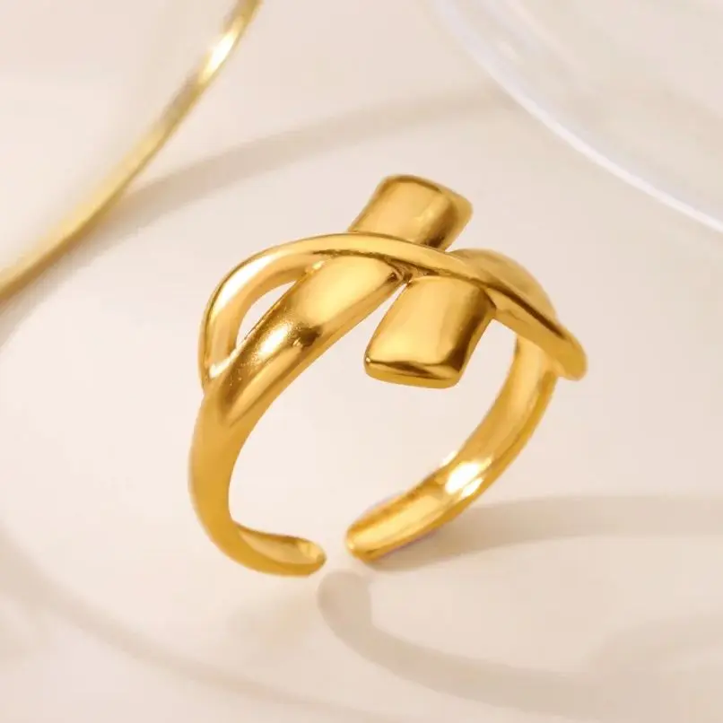 Minimalist Geometric Cross-Over Rings for Women
