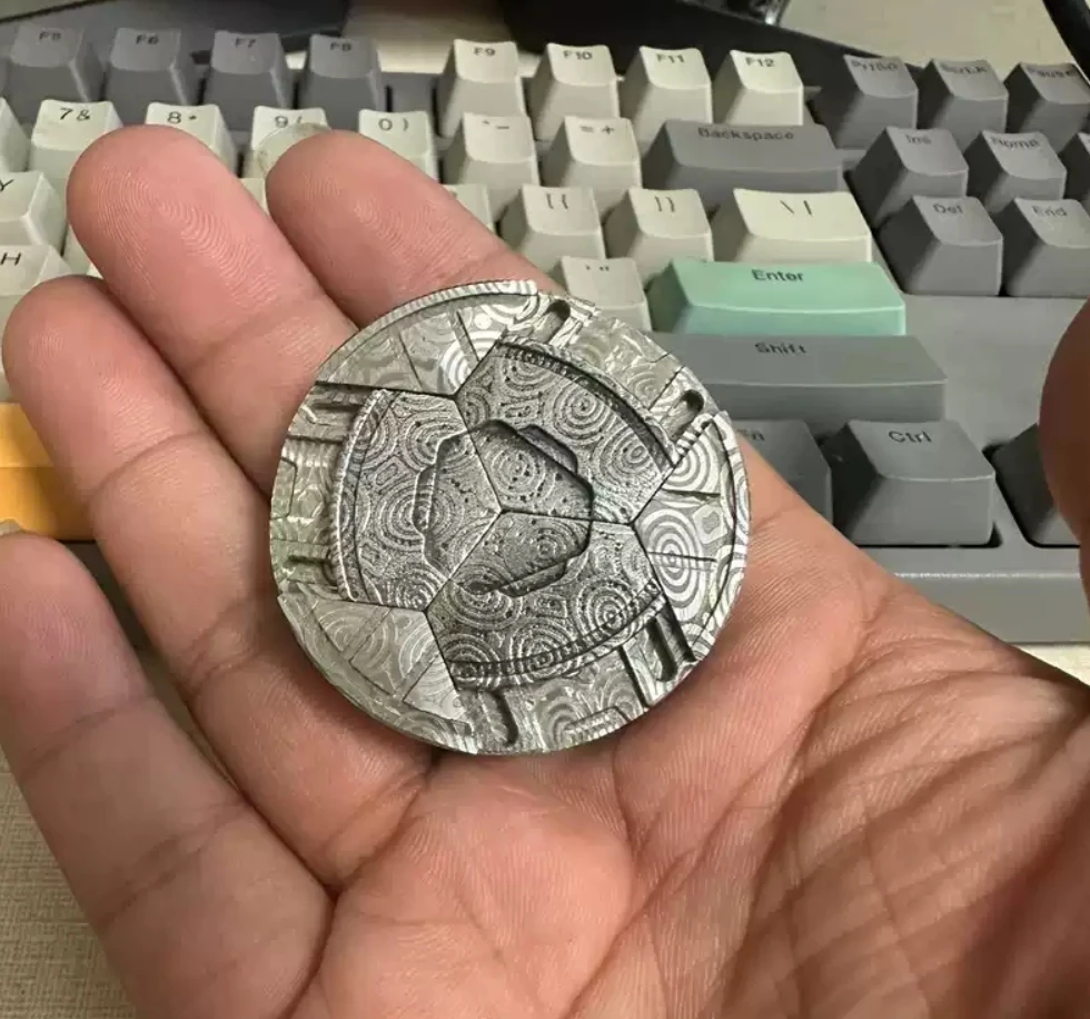 

Бывшие в употреблении игрушки для декомпрессии EDC TINB dama ppb