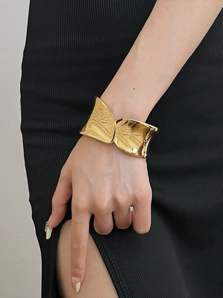 Minimalist bangle online
