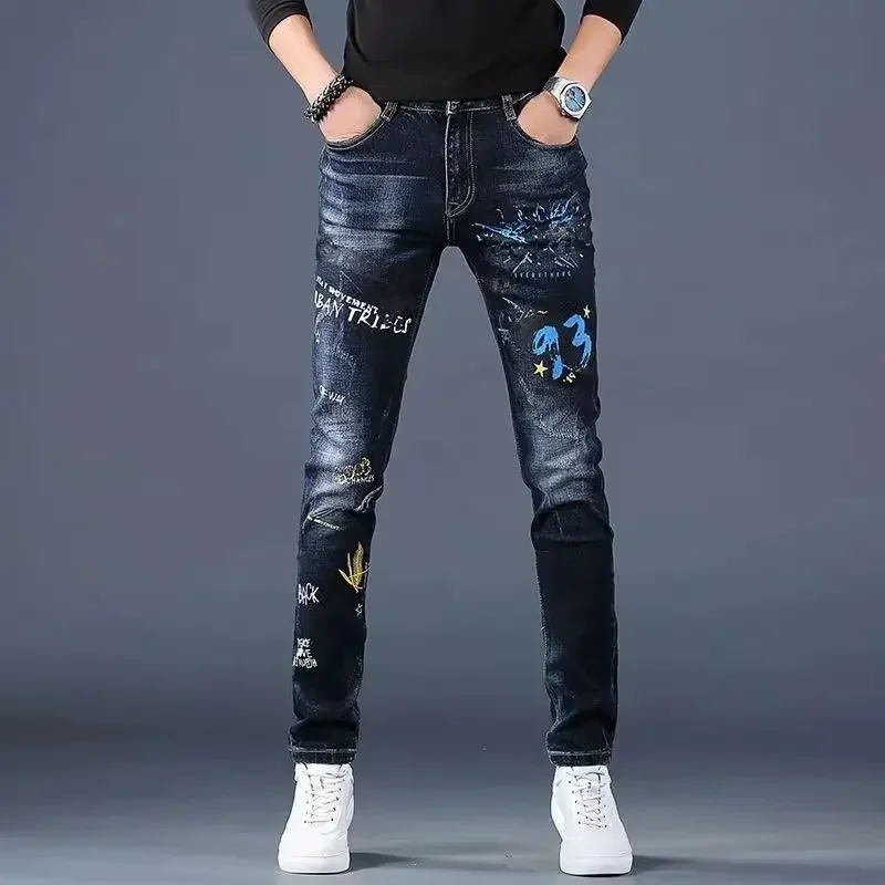 thumbnail image 1 of Pantalones vaqueros rotos con parches para hombre, pantalones vaqueros ajustados rotos para hombre, pantalones vaqueros ajustados con gráficos ajustados, negros con agujeros, estilo gótico suave, 1 of 4