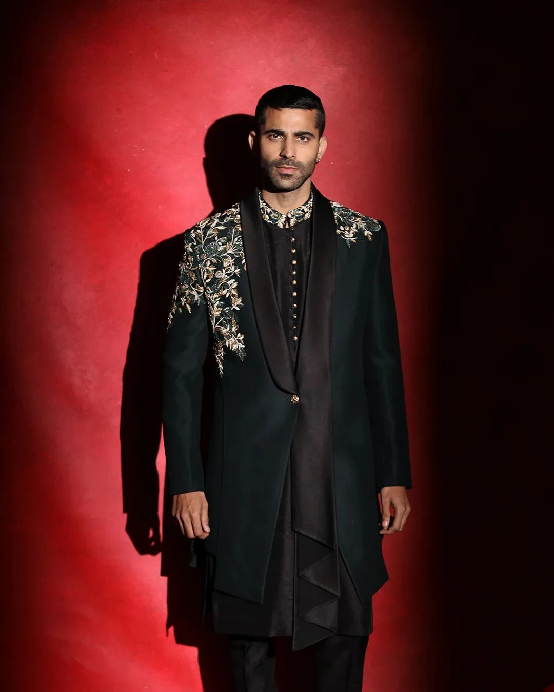 New Arrival Men's Suits Tailored 3 Pieces Blazer Vest Pants Appliques Beads One Button Wedding Sheer Lapel Custom Made Plus Size