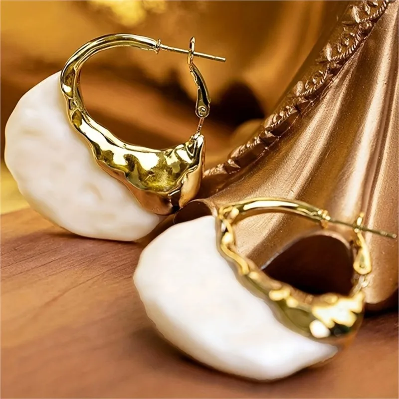 Elegant Faux Pearl Pendant Hoop Earrings for Women Niche Design Wrinkled Bag Shape Earring Anniversary Jewelry Gifts