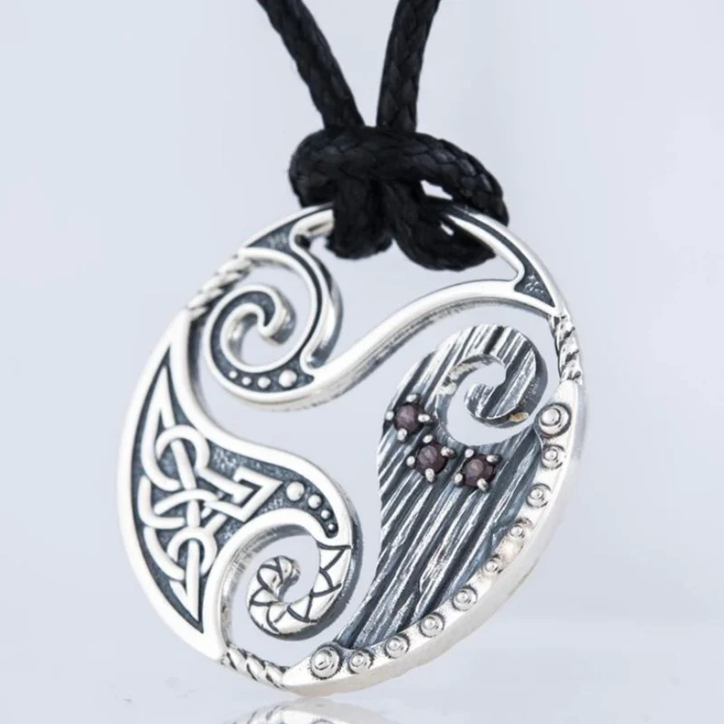 Nordic Viking Style High Quality Zinc Alloy Viking Rune and Red Diamond Pendant Necklace Retro Men's Viking Amulet Jewelry Gift