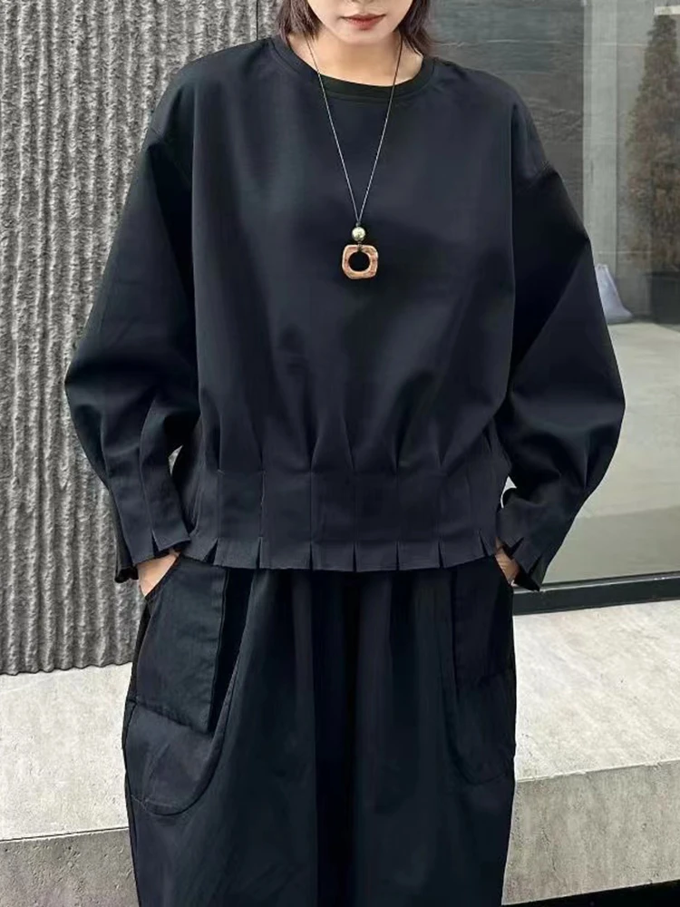 [EAM] Black Pleated Hem Casual Sweatshirt New Round Neck Long Sleeve Women Big Size Fashion Tide Spring Autumn 2026 1DJ4159