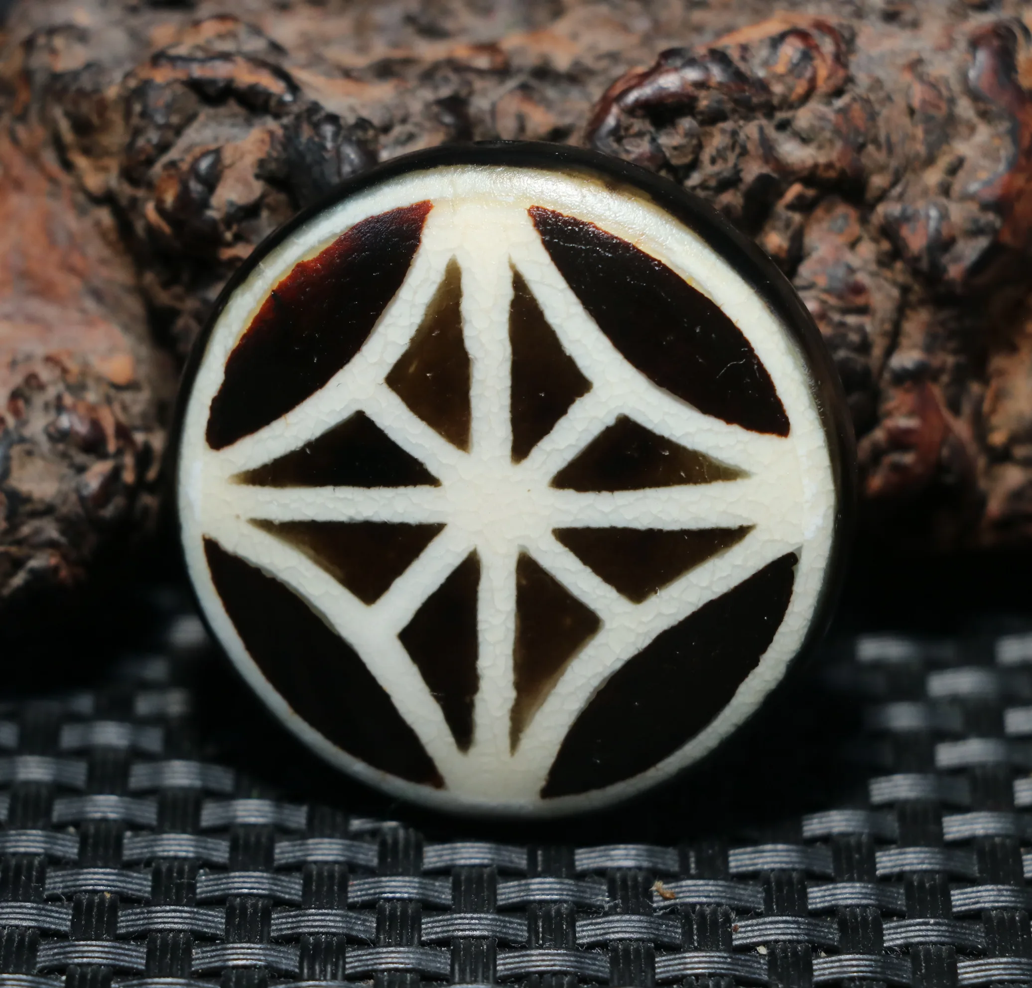 

Ultra Magic Energy Tibetan Old Agate Colorful Big Fortune Coin Goat Eye dZi Bead Pendant Amulet LS TIMESTOWN Sauces RPL230201a4