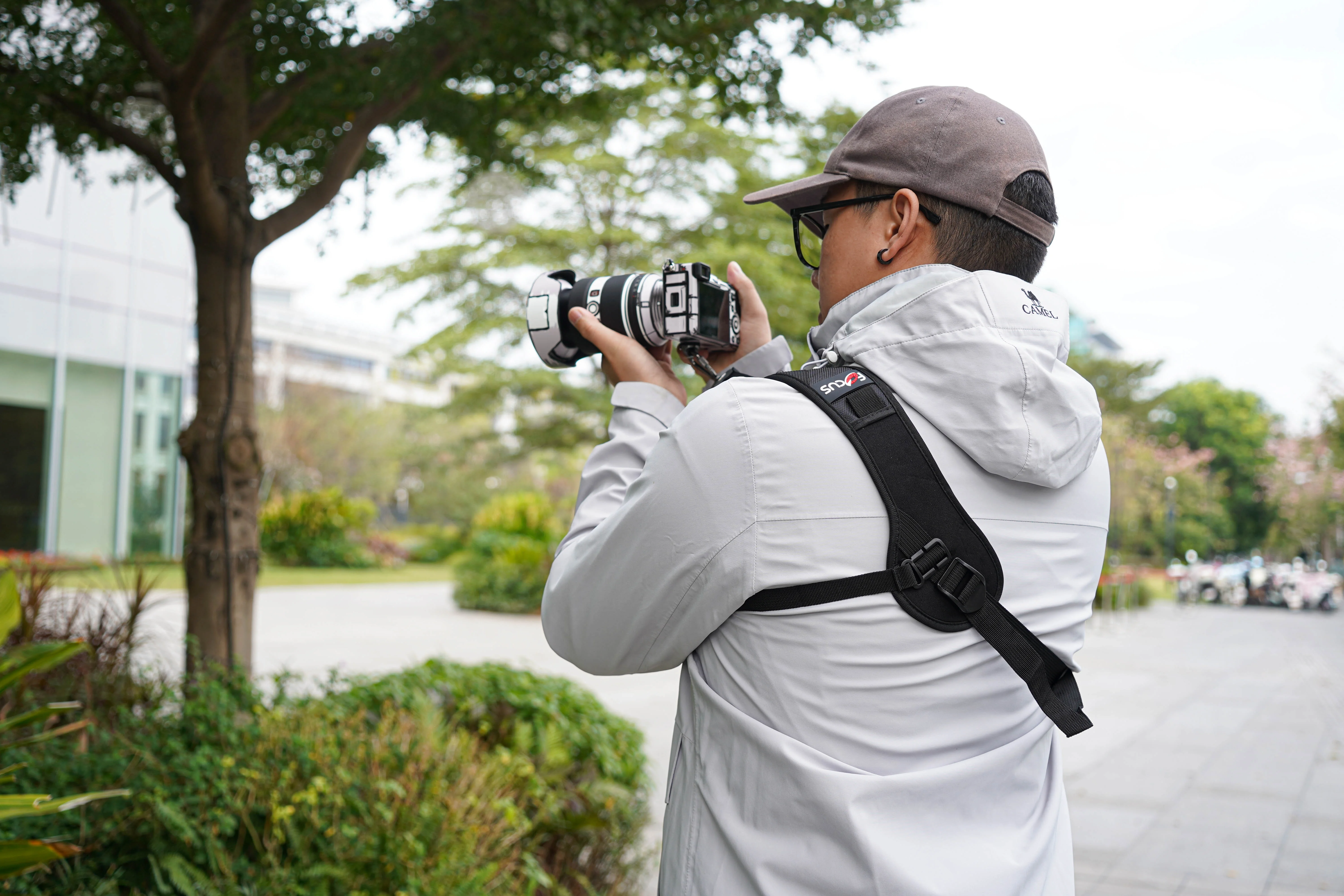 Universal Quick-Release Shoulder Strap with Neck Pressure Relief