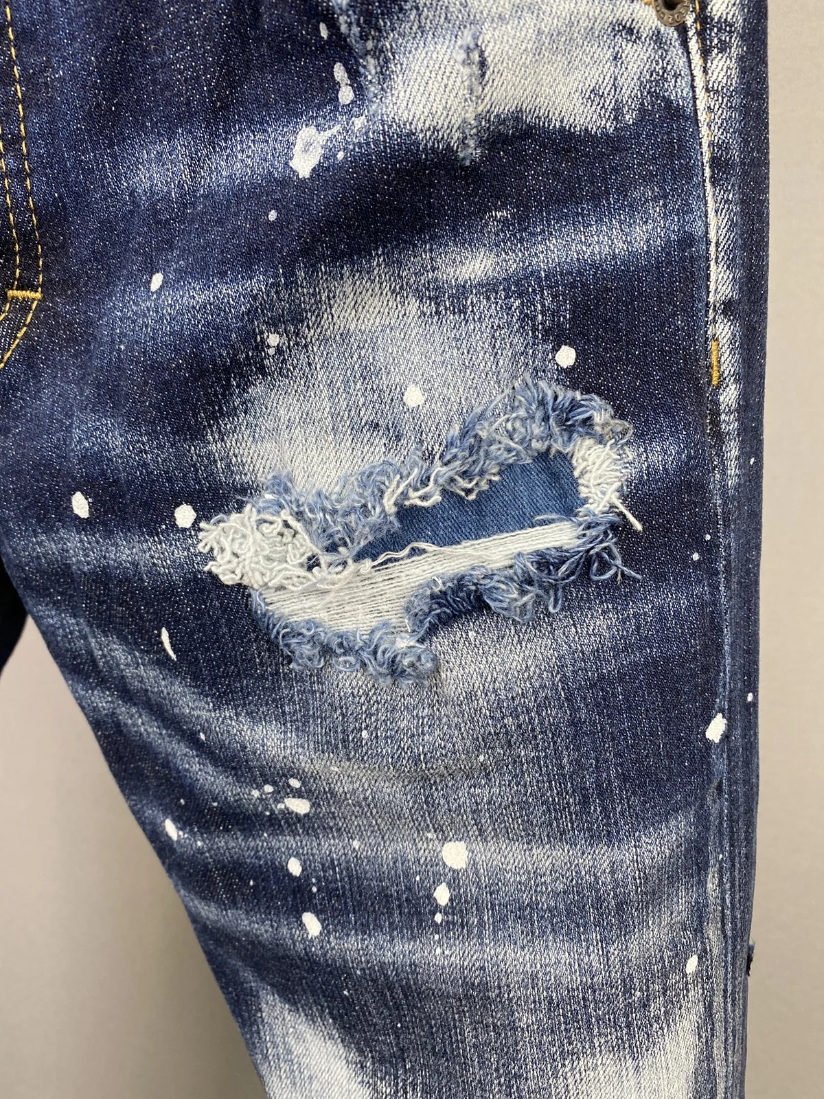 2024 Spring/Summer New D2 Jeans Fashion Men's Washed and Worn Hole Patch Paint Speckled Ink Slim Fit Small Feet Blue