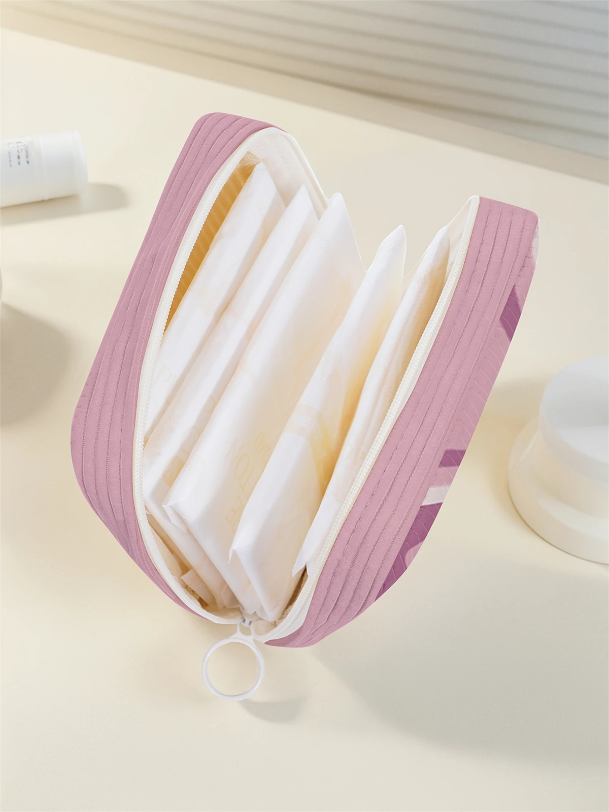 Butterfly pattern printed sanitary napkin storage bag, women's lightweight tissue bag, sanitary tissue bag