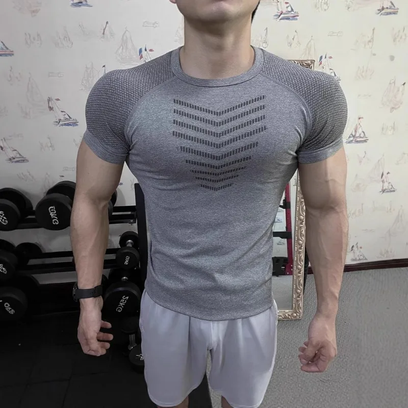 Rongkun 남자 원활한 스포츠 티셔츠 빠른 건조 슬리밍 야외 등산 강한 남자 훈련 피트니스 탄성 탑
