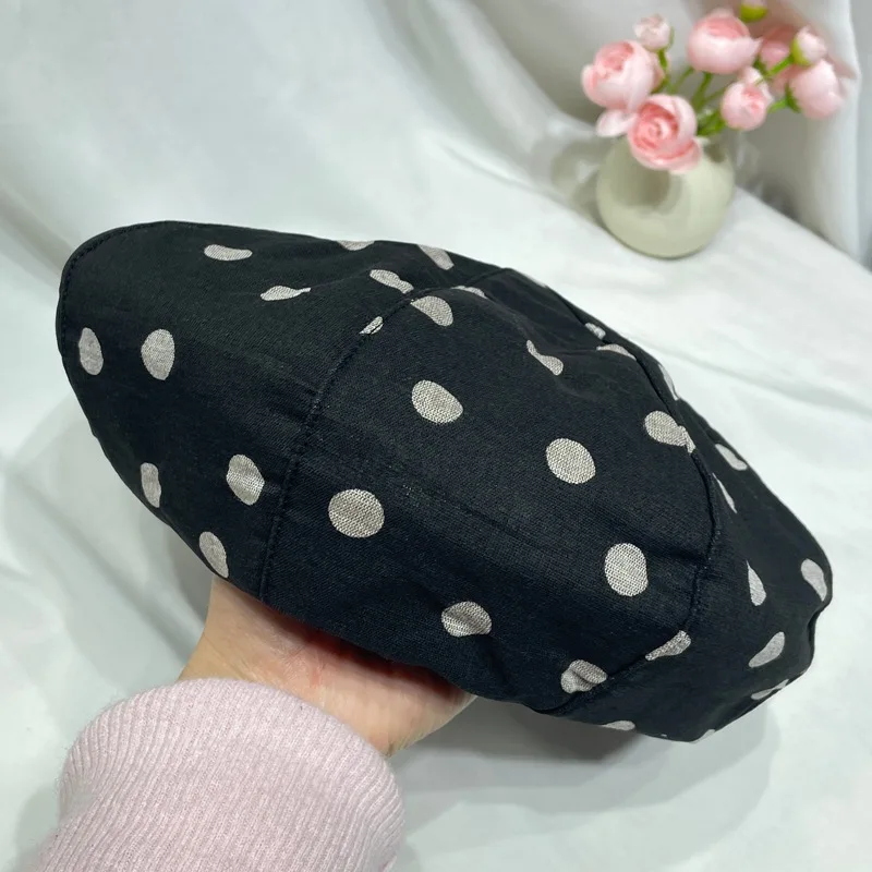 Japanische Retro-Baskenmütze mit schwarzen Punkten und Jacquard-Muster für Damen, Frühling und Sommer, literarischer und vielseitiger achteckiger Malermütze – Detail 5