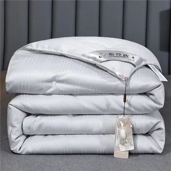 Mulberry Silk Quilt is 100% natural silk filling in all seasons