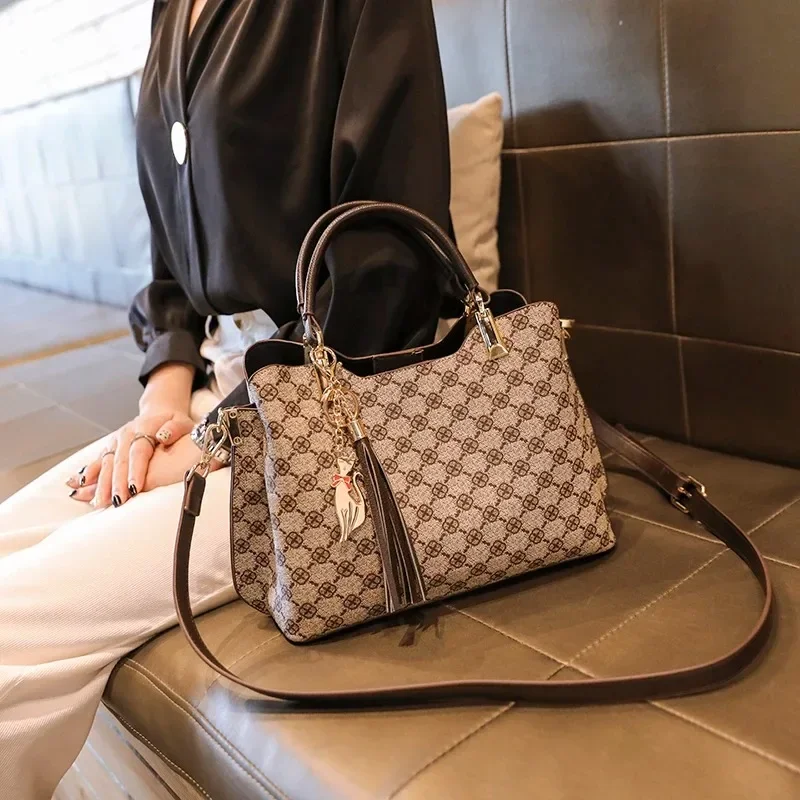 

2024 new low-key light luxury retro fashion trend can be crossbody can carry commuter leisure shopping dating ladies all match h