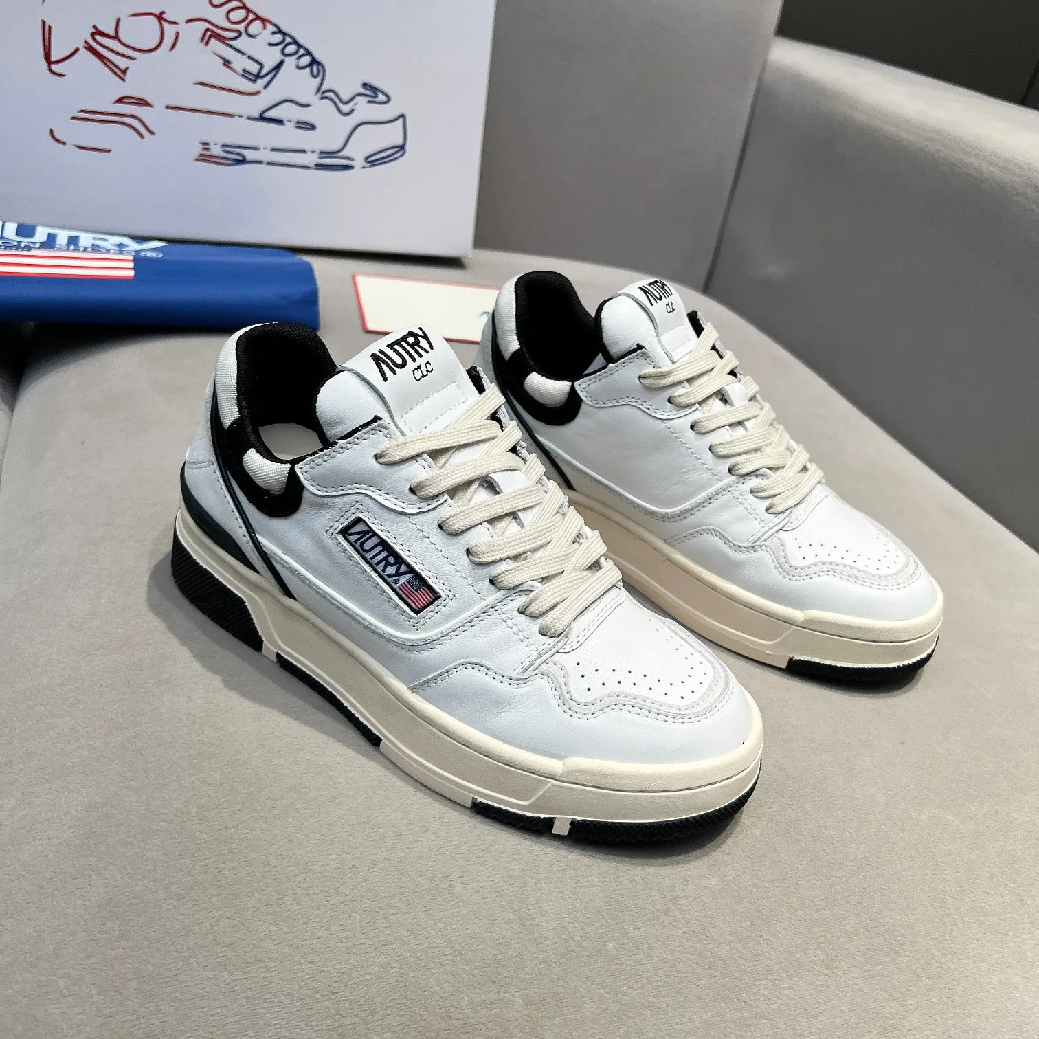 High Quality Men Women Outdoor Hiking Leather Casual Shoes For Athletic Skateboard Shoes Women Retro Trainers