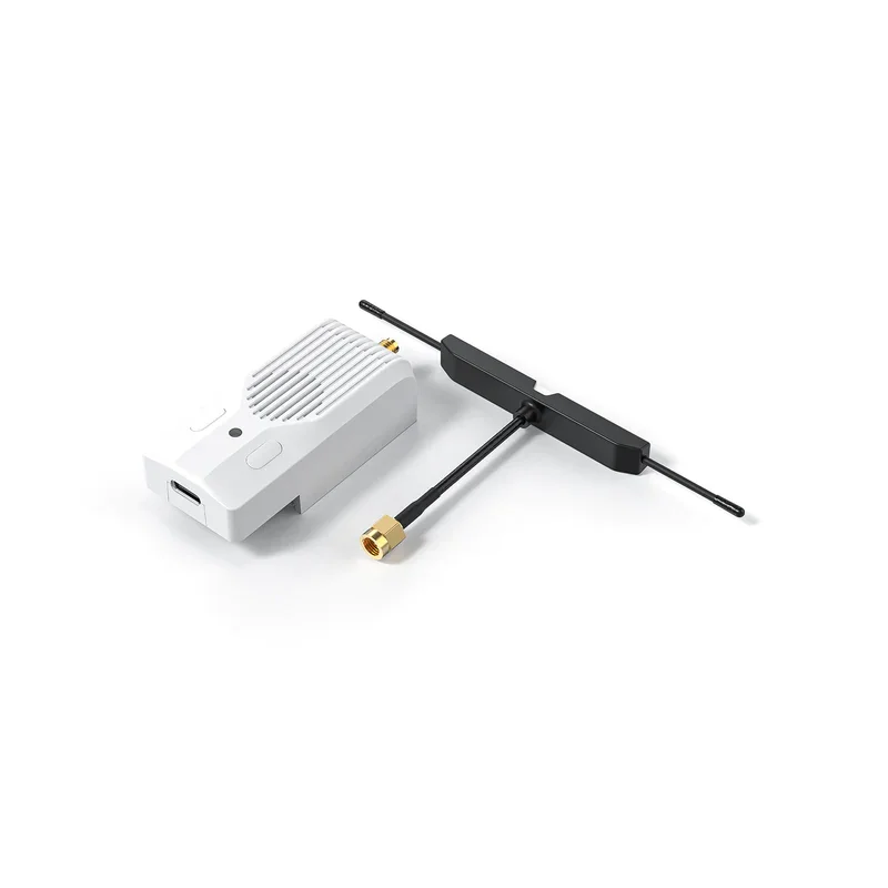 Module Nano TX V2 ELRS 868/915MHz/2.4GHz installé sur une radio FPV, avec les antennes déployées.