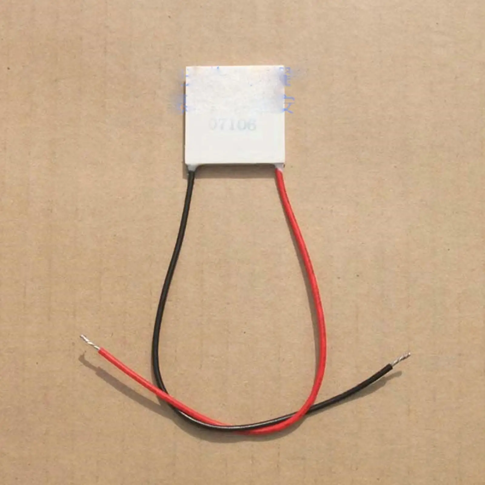 30x30x3.8mm 6A 8.4V 28.7W TEC1-07106 Thermoelectric Cooler Peltier Heatsink