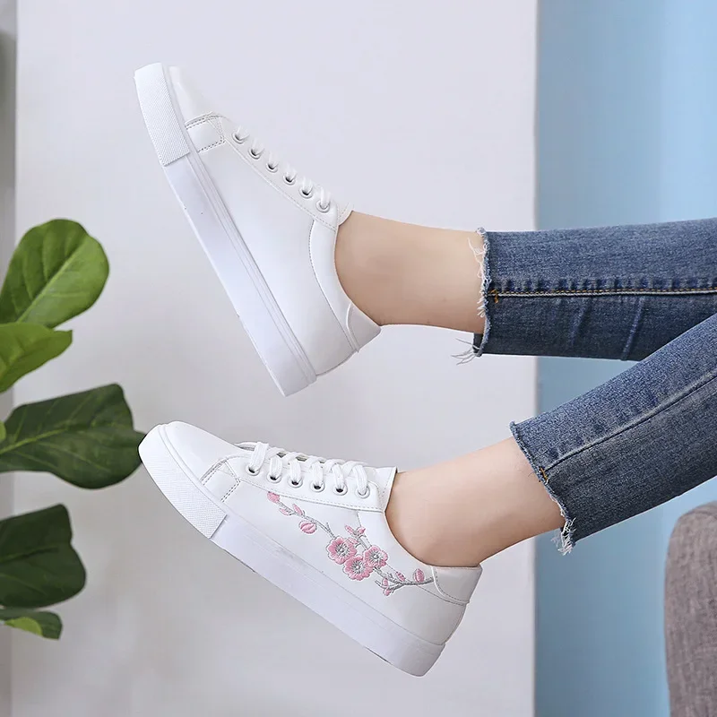 Korean Style Embroidery Women's Casual Sports Shoes Flat Breathable Low Top Spring Autumn sports shoes casual sneakers