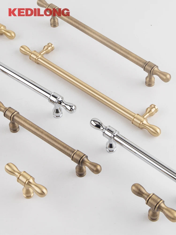 มือจับตู้ครัวแบบดึงรูปตัว T สไตล์นอร์ดิกย้อนยุค ทำจากทองเหลืองแท้ สีทองเหลืองโบราณ ขัดเงา พร้อมมือจับลิ้นชักสีเงิน 1