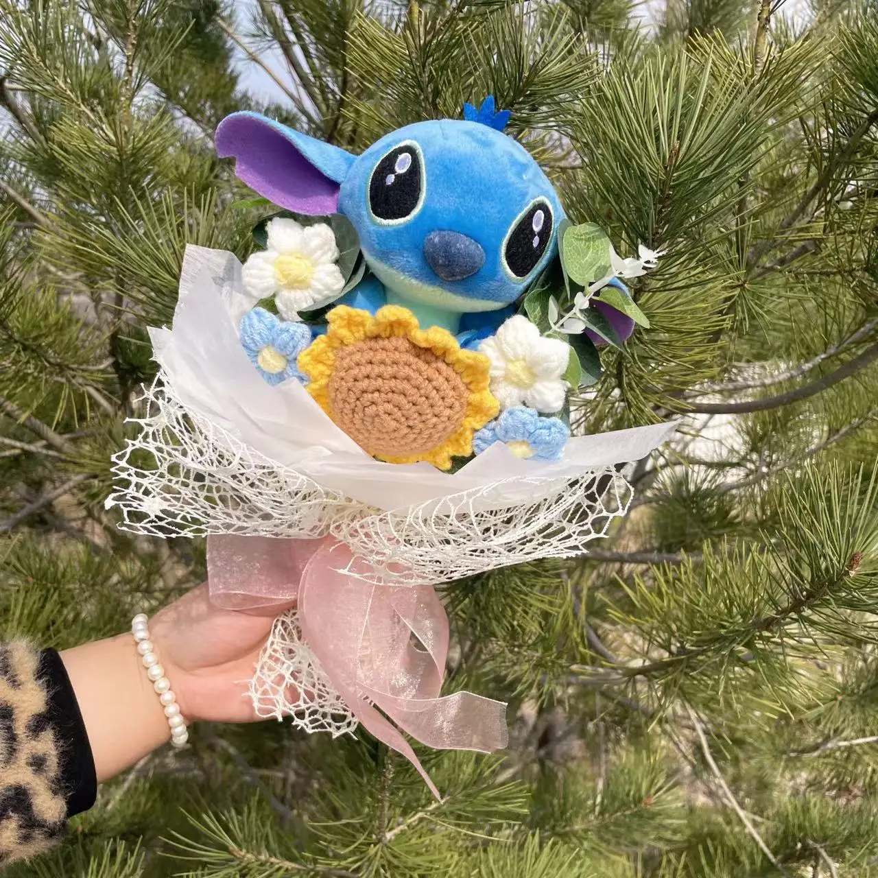 Muñeco de peluche de Bob Esponja de Winnie the Pooh de Stich con flores, ramo creativo hecho a mano, regalo de San Valentín, Navidad y graduación