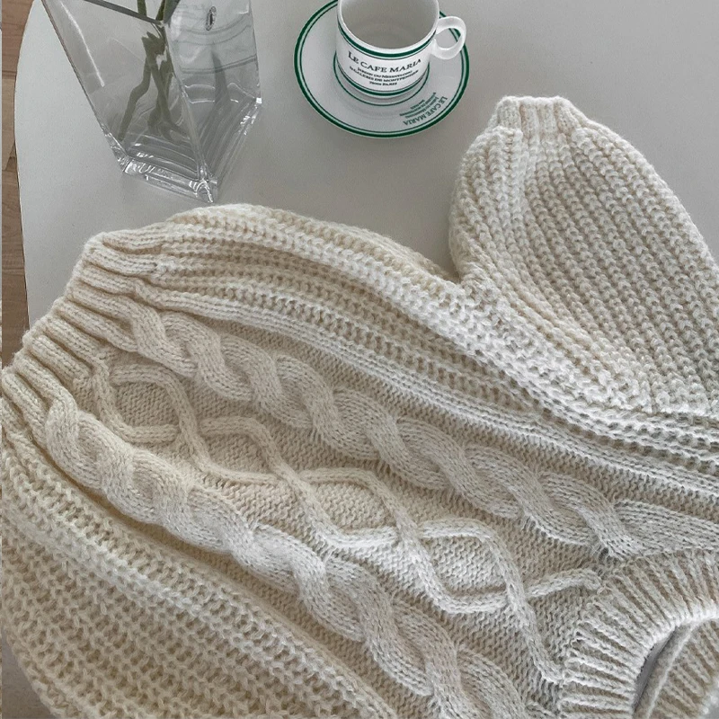 Autumn New Women's Clothing Gentle and Sweet Retro Twist Crew Neck Bubble Sleeve Sweater Knitwear Short Sleeve Top