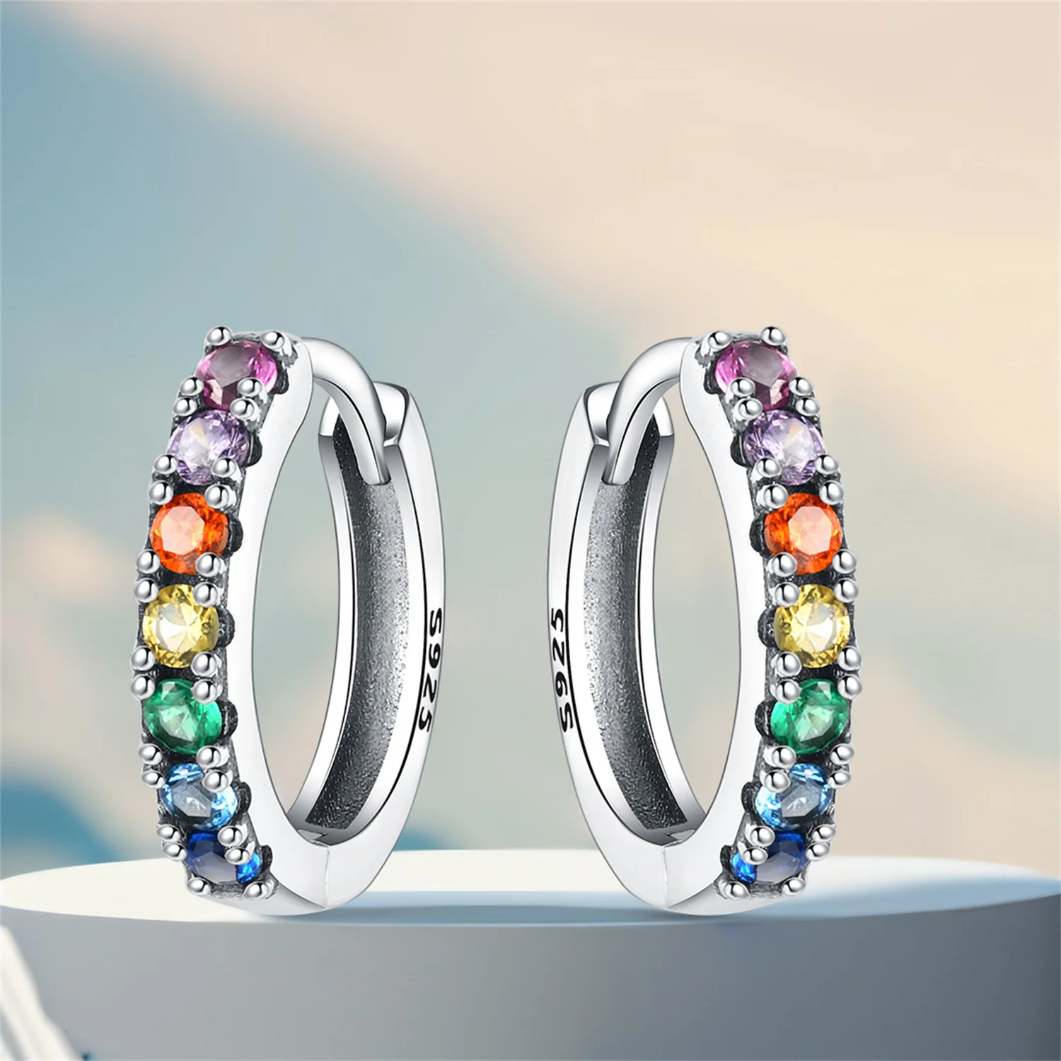 925 Sterling Silber Zweifarbige Gedrehte Ovale Huggie Creolen mit Grünen & Weißen Zirkonia Besetzten Ohrclips Eleganter Edel-Schmuck Geschenke – Detail 12