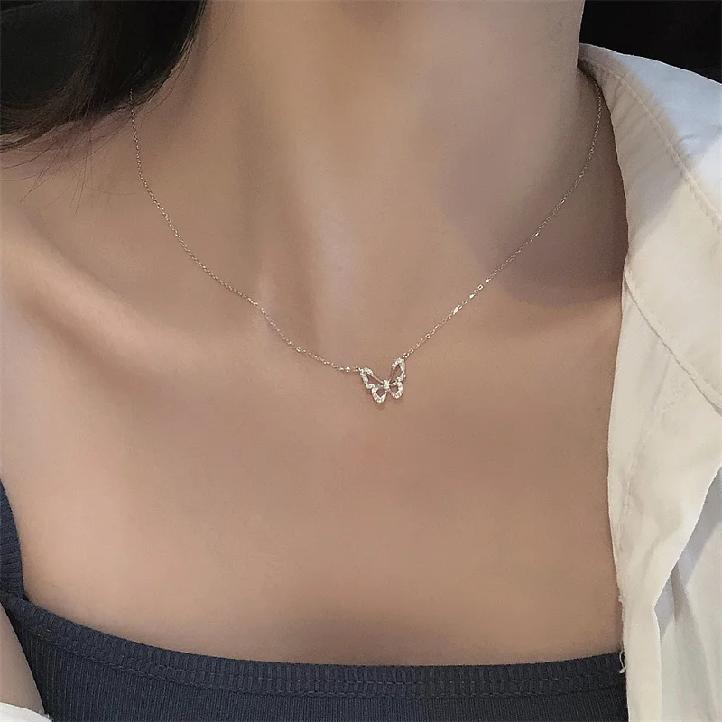 Butterfly Pearl Pendant Necklace Choker Gift for Women Shiny Pearl Pendant Jewelry Elegant Asymmetrical 2024 New Party Jewelry