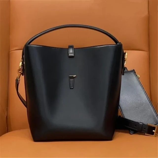 Le 37 leather bucket bag