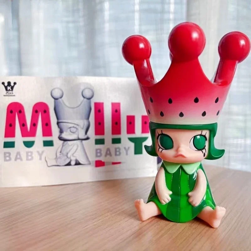 

Royal MOLLY Baby Sitting Watermelon Crown Cute Doll 2021 PTS Exhibition Exclusive Action Figure Doll Toys Art Toy Decoration