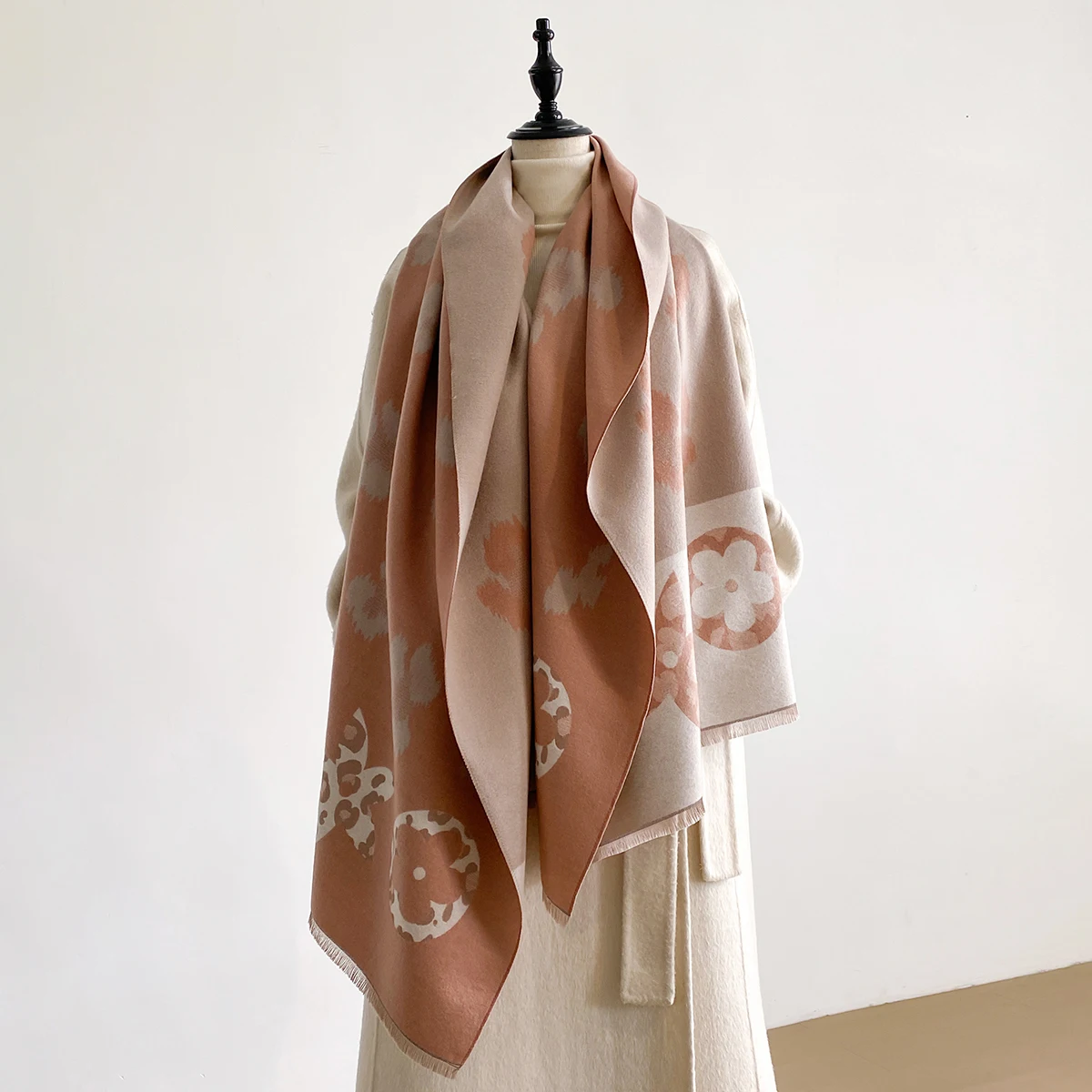 New Elegance Two-Sided Leopard Print Scarf Soft Warm Fringe Pashmina Shawl Autumn and Winter Outdoor Coldproof Windproof Blanket