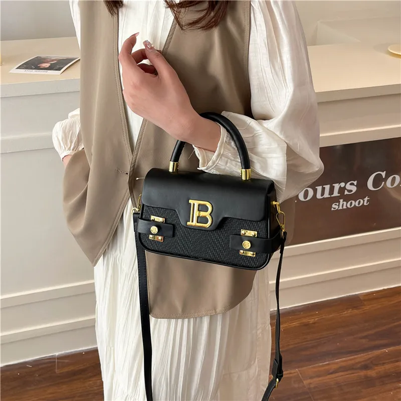 Lady Messenger Bag Chic Commuter Tote Bag For Women High-End Crossbody Messenger With Textured Vintage Finish