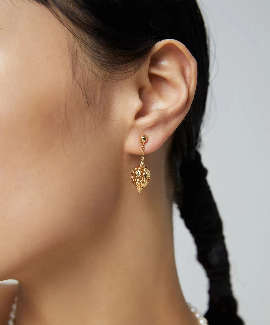 

Серьги женские из серебра 925 пробы с покрытием из 18-го золота