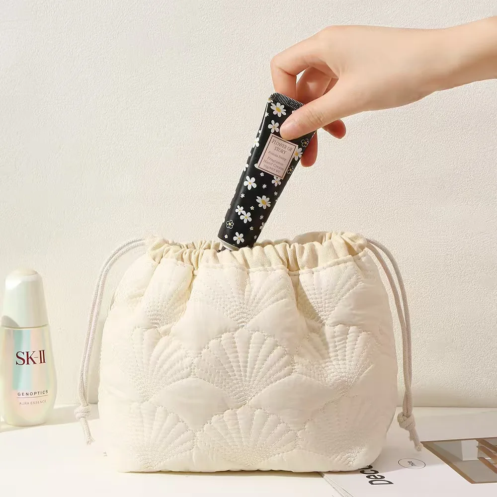 Quilted Makeup Bag Floral Cosmetic Bag Cute Travel Toiletry Bag Soft Aesthetic Drawstring Pouch Padded for Women Girl Косметичка