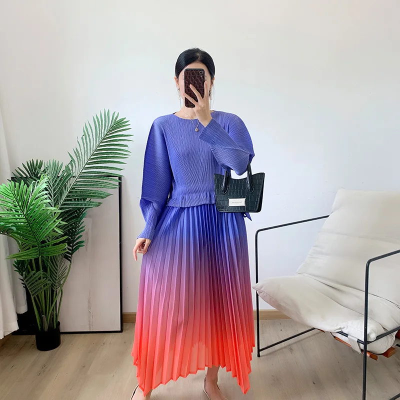 

Miyake Fold Bottom Dress 2023 Spring Gradient Skirt Temperament Design Sense Minority A-word Fashion Dresses