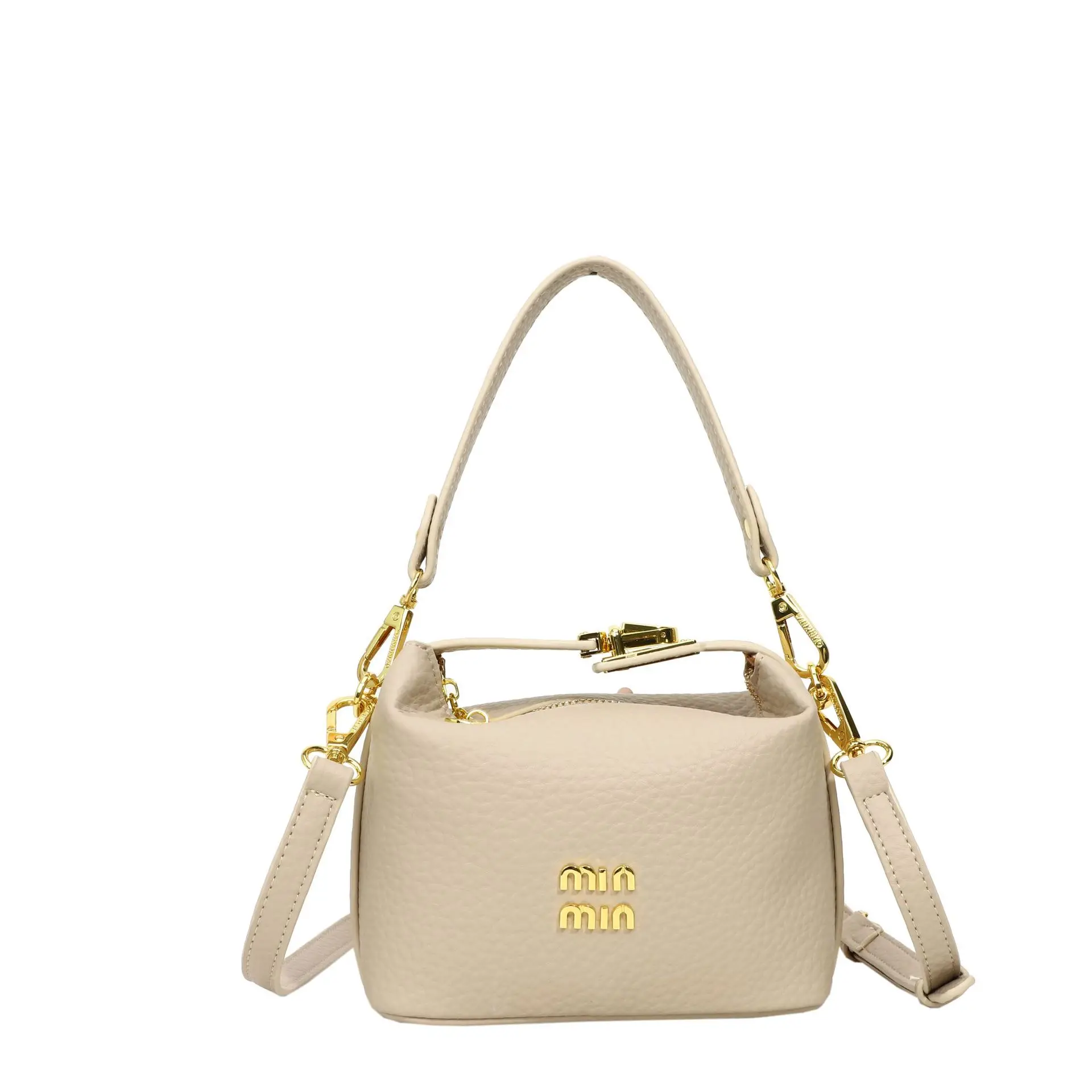 حقيبة فاخرة عصرية خفيفة لعام 2025. تتميز بتصميم صن...