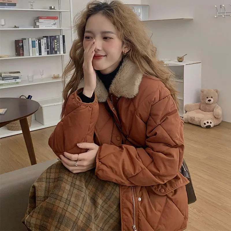 

Women Loose Rhombus Bread Clothes 2023 Autumn Winter Spliced Fur Collar Warm Padded Cotton Jacket Coat Female Mid-Length Coat