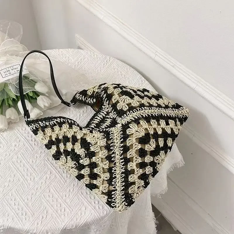 Popular Women's Woven Straw Shoulder Bag Medium Size Handbag with Handle for Beach Vacation Tote Large Capacity Beach Bags
