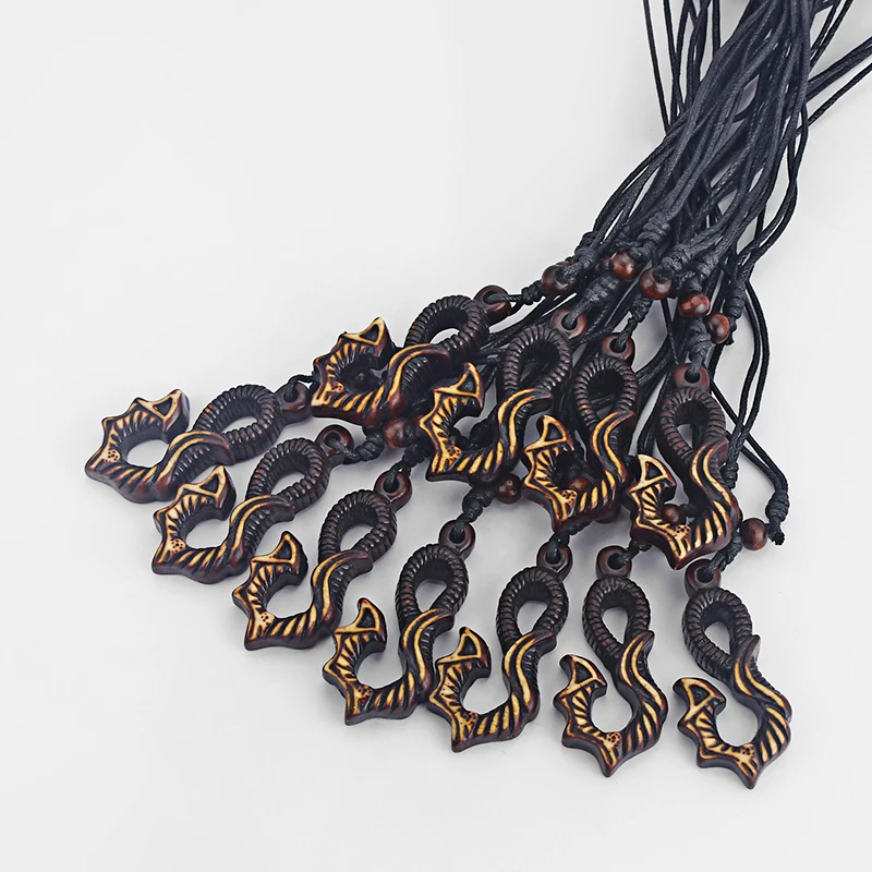 12pcs/lot Hawaii Surfer Carving Hook Pendant Necklace Ethnic Tribal Faux Yak Bone Resin Charms Necklaces Fashion Jewelry Choker